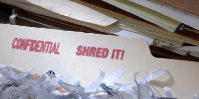 Digitalizar o Destruir Archivo Muerto: Cómo Decidir Documento por Documento en 2026