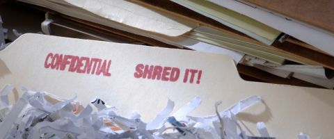 Digitalizar o Destruir Archivo Muerto: Cómo Decidir Documento por Documento en 2026